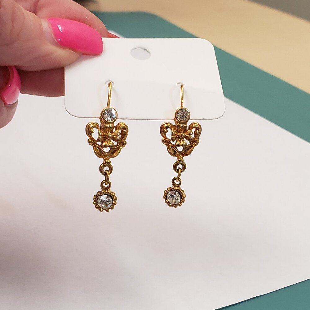 Gold tone, NWOT, Victorian style lever back gold rhinestone dangle earrings